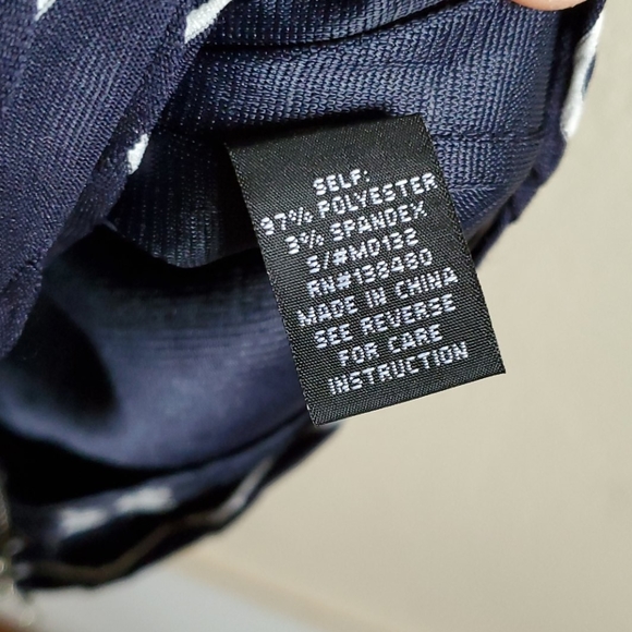 Beautiful Back Zipper Dress with Pockets - Picture 5 of 6